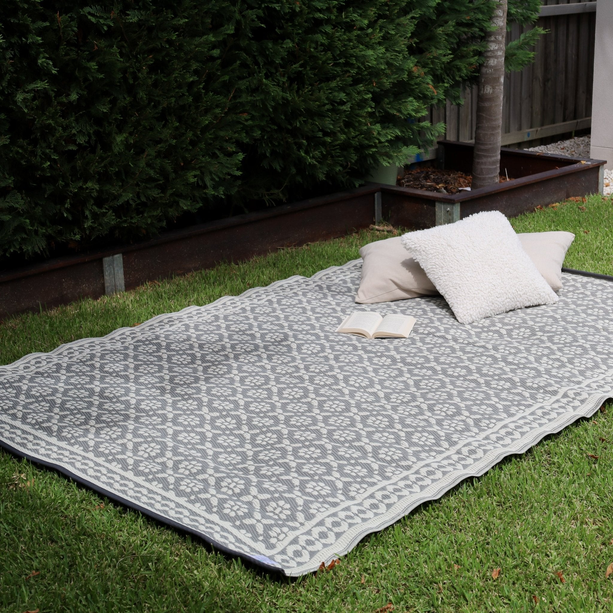 Ronda Grey Recycled Plastic Outdoor Rug - Floorsome - Outdoor Rugs - PLRRONDGR180270 - Outdoor Rugs