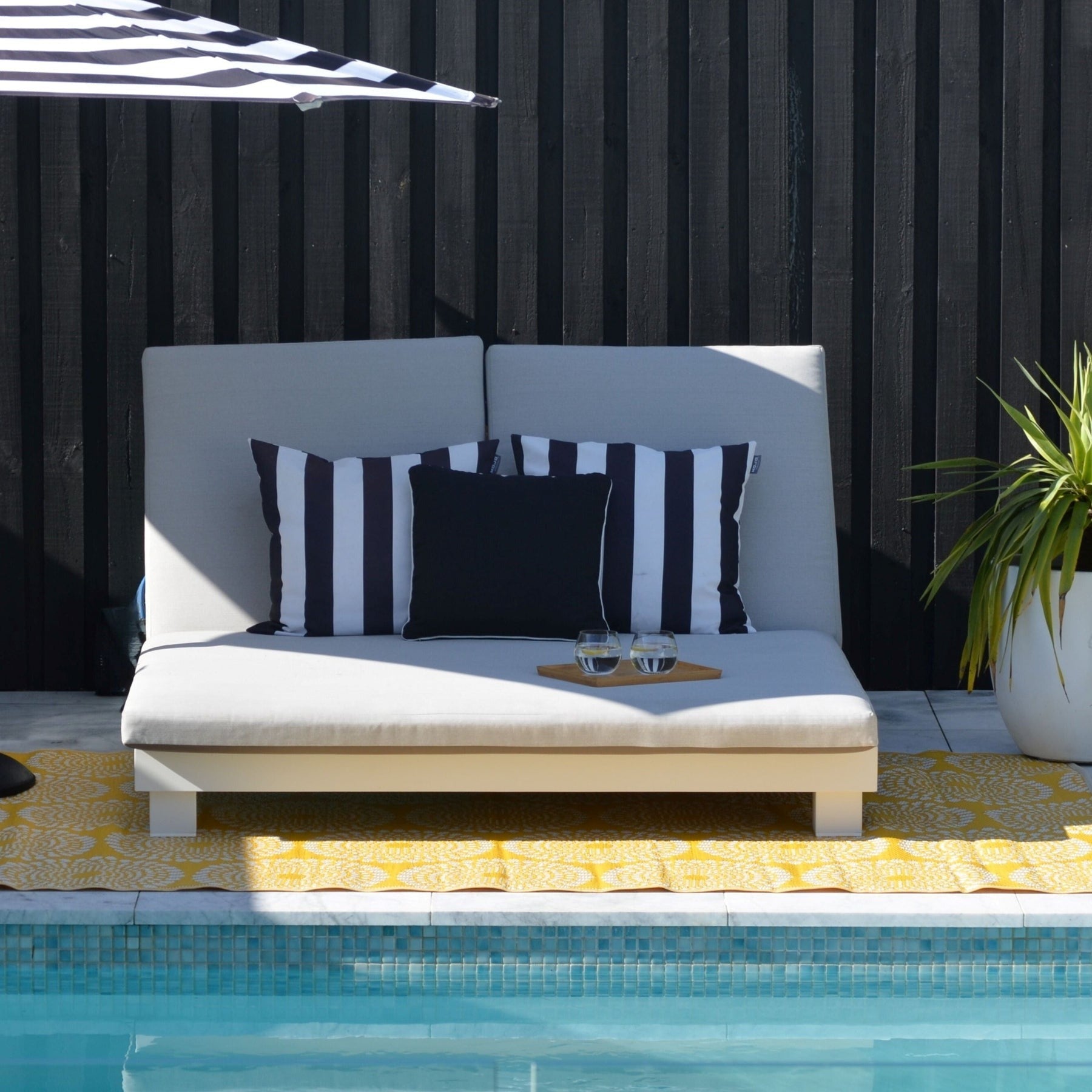 Daisies Yellow Recycled Plastic Outdoor Rug - Floorsome - Outdoor Rugs - PLRDAISYL180270 - Outdoor Rugs