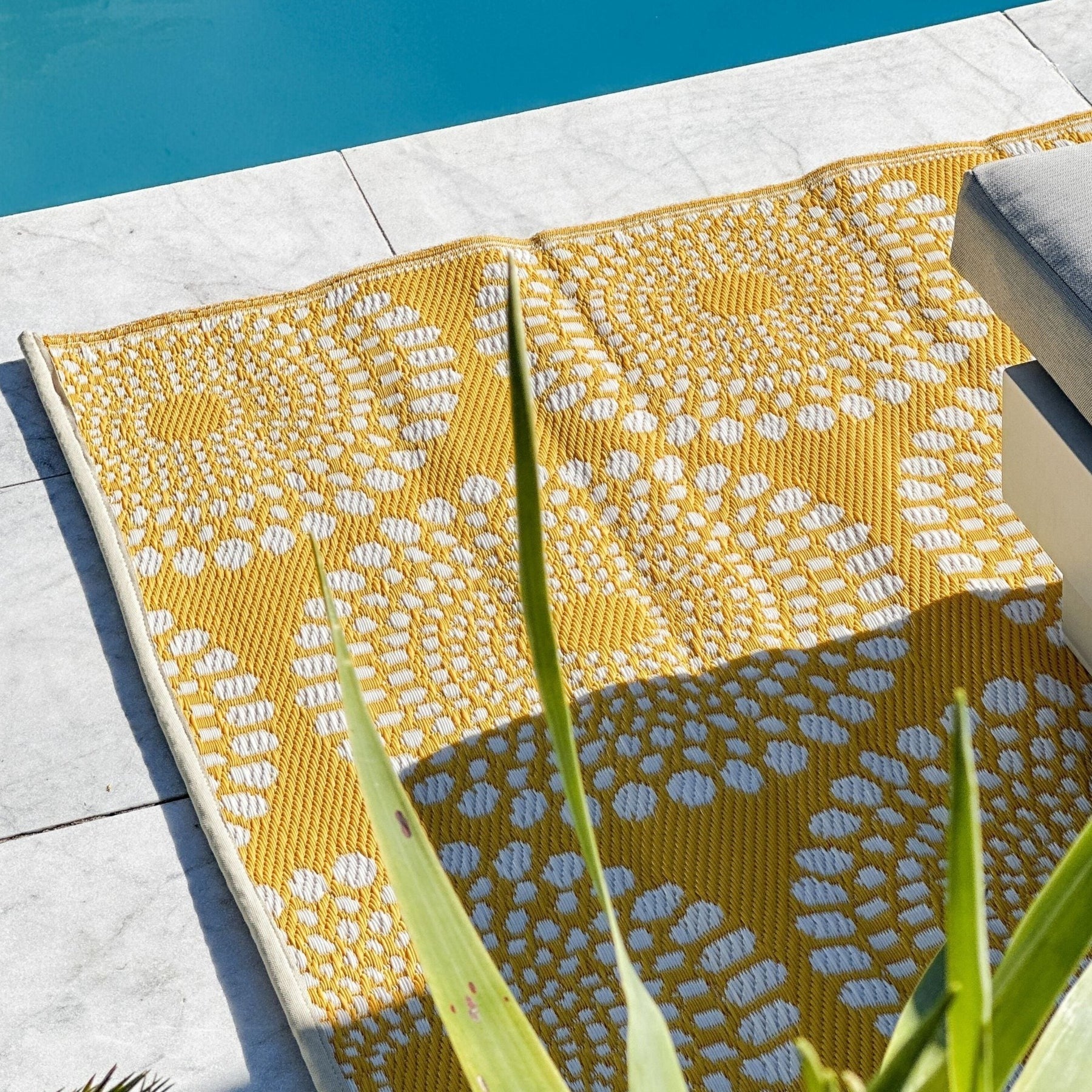 Daisies Yellow Recycled Plastic Outdoor Rug - Floorsome - Outdoor Rugs - PLRDAISYL180270 - Outdoor Rugs