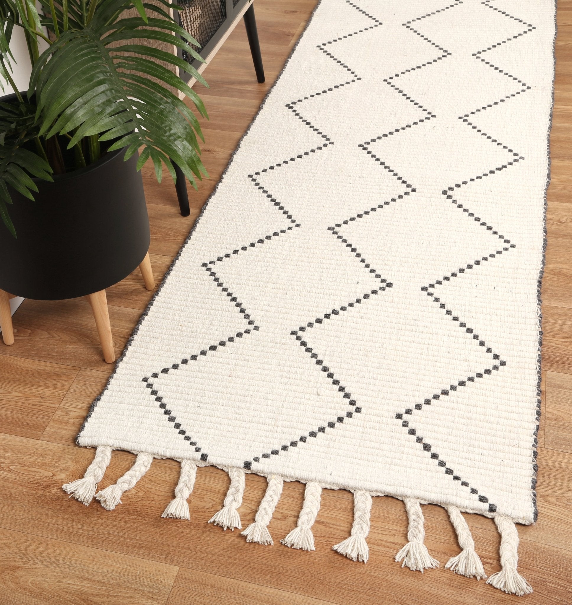 Leilani Diamond Tassel Cream Rug - Floorsome - Rug - GOA803D2CRE - Rug