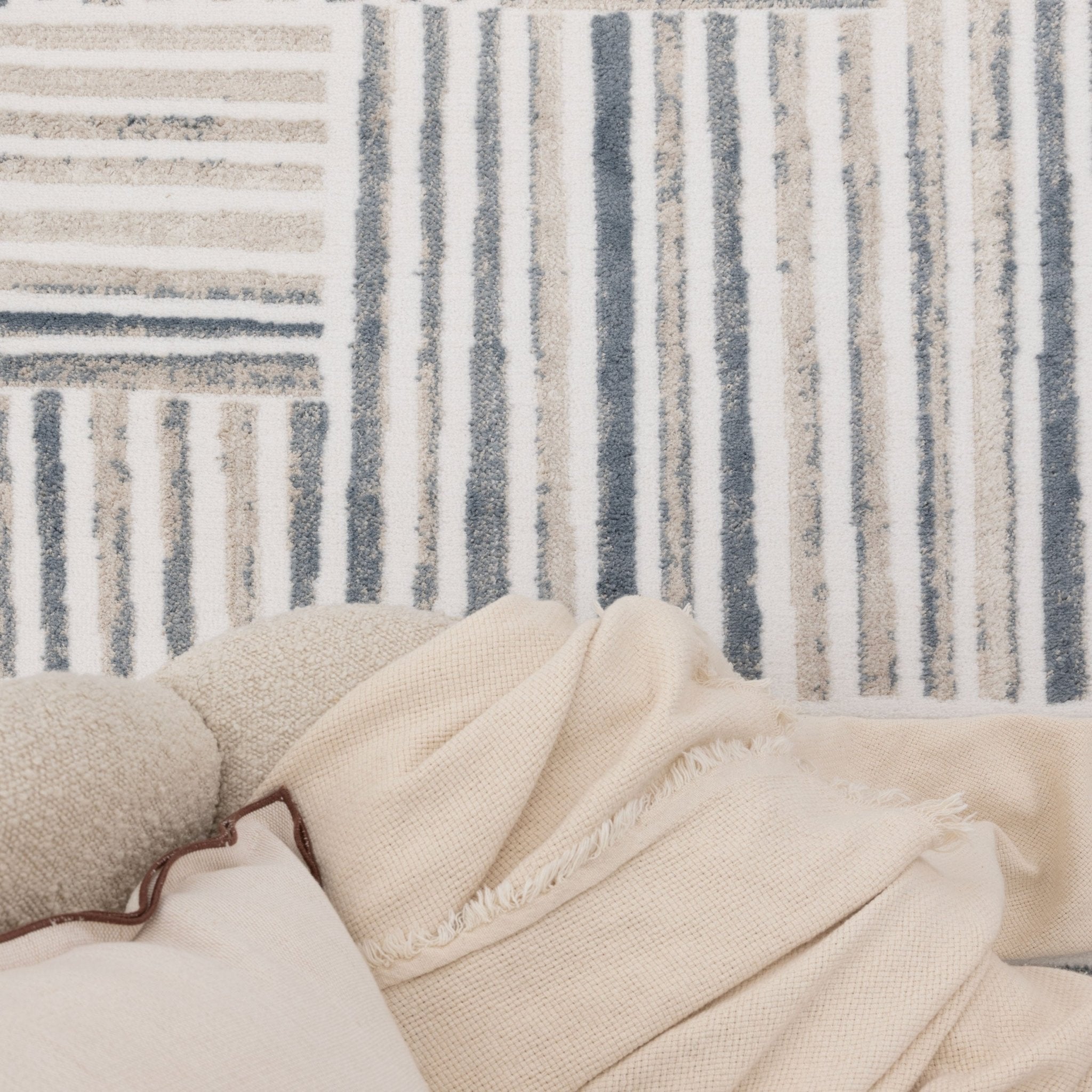 Wellington Geometric Lines Blue Rug - Floorsome - Area Rug - WELL160W002 - Area Rug