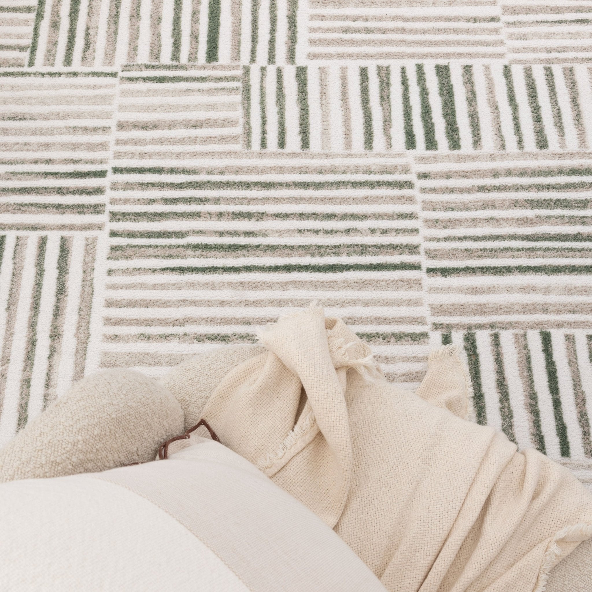 Wellington Geometric Lines Green Rug - Floorsome - Area Rug - WELL160W005 - Area Rug