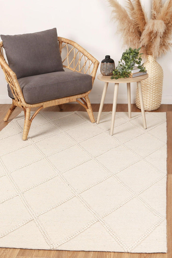 Leilani Diamond Braided Cream Rug