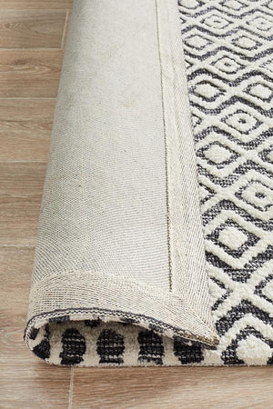 Levi Emma Ivory Black Rug