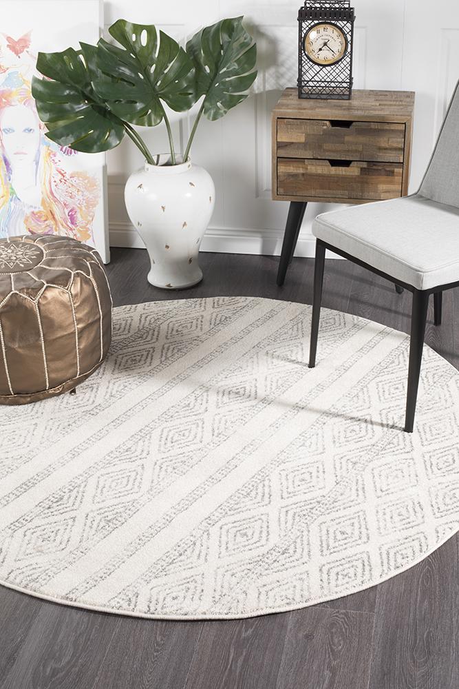 Oasis 450 White And Grey Tribal Round Rug