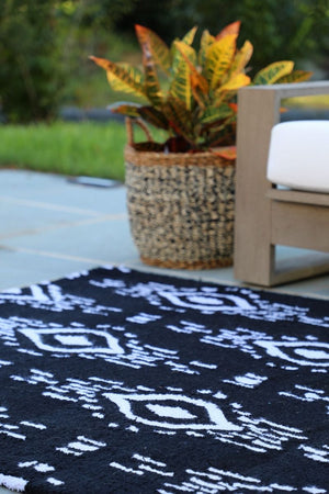 Surah Black And White Tribal P.E.T Indoor Outdoor Rug