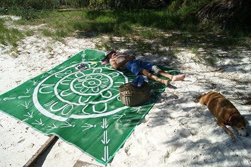 THE YARNING CIRCLE Aboriginal Design Recycled Plastic Mat, Green & White 2.7 x 2.7m - Floorsome - Outdoor Rugs - GKOZ22A - Outdoor Rugs