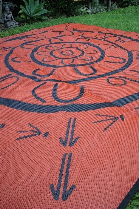 THE YARNING CIRCLE Aboriginal Design Recycled Plastic Mat, Orange & Black 2.7 x 2.7m - Floorsome - Outdoor Rugs - GKOZ22B - Outdoor Rugs